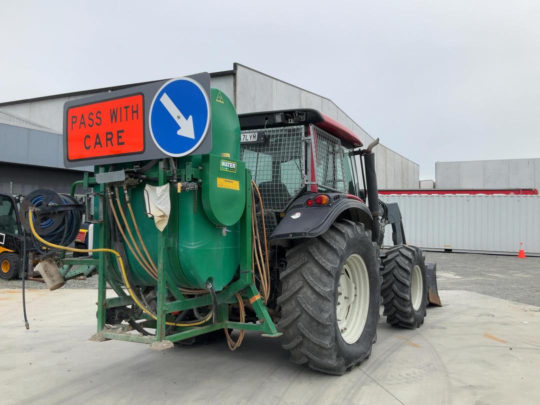Photo '4' of Tractor VALTRA N92 Tractor