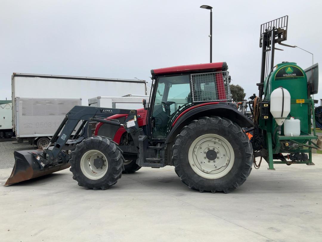 Photo '8' of Tractor VALTRA N92 Tractor