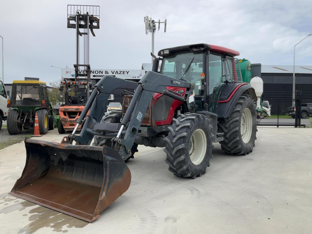 Photo '9' of Tractor VALTRA N92 Tractor