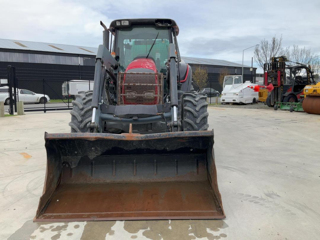 Photo '10' of Tractor VALTRA N92 Tractor