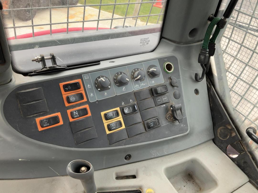 Photo '18' of Tractor VALTRA N92 Tractor