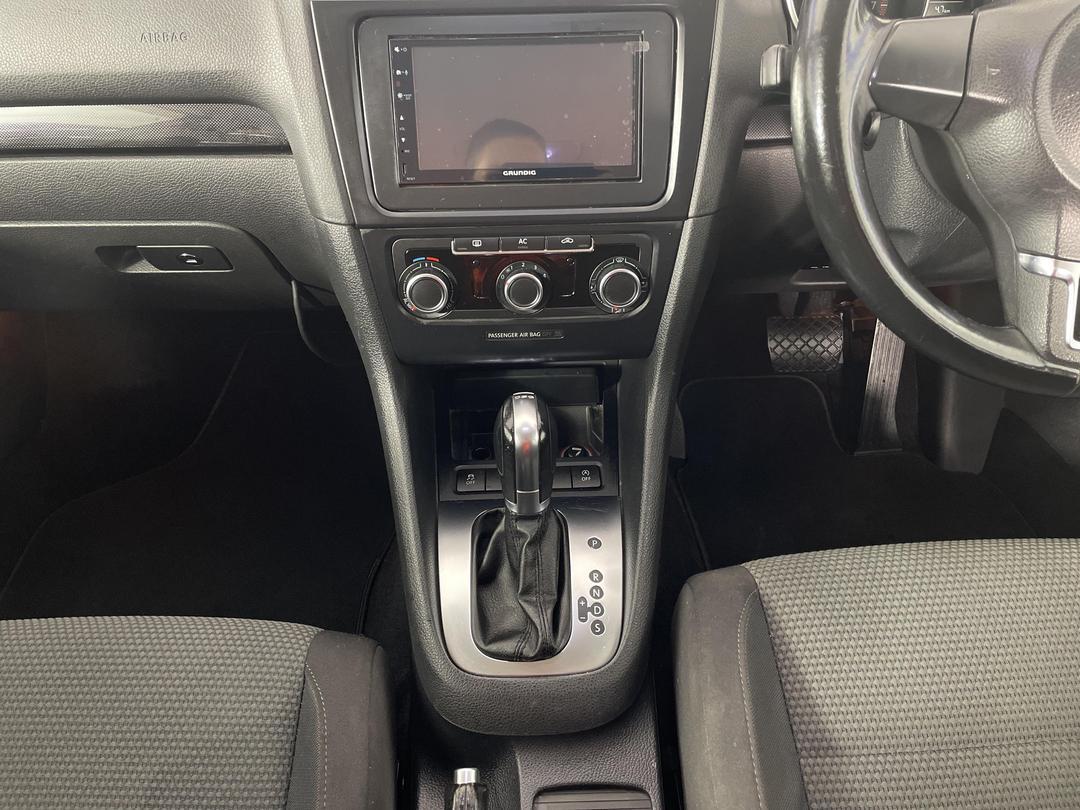 Photo '18' of Volkswagen Golf