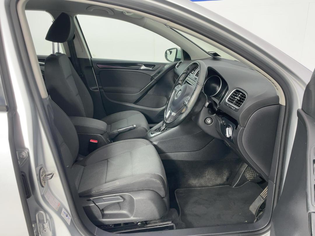 Photo '16' of Volkswagen Golf