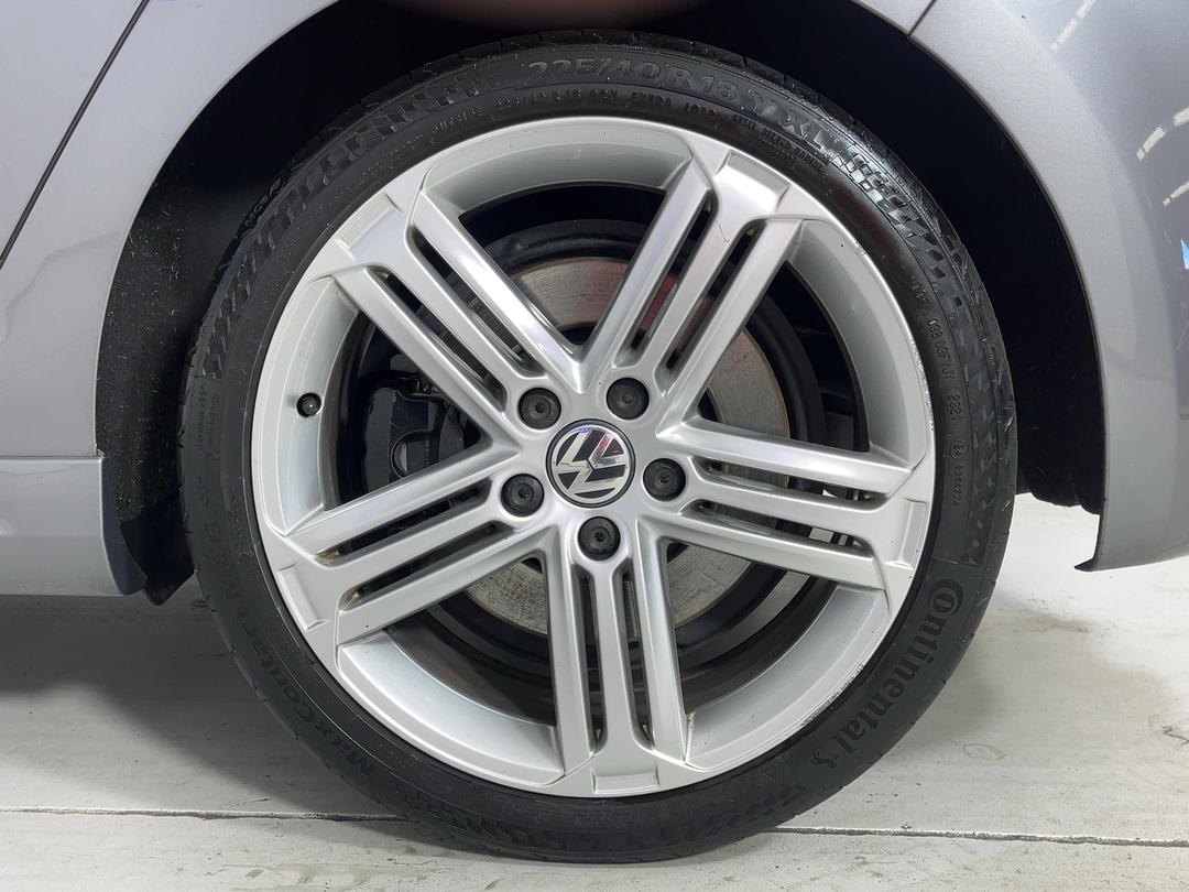 Photo '11' of Volkswagen Golf