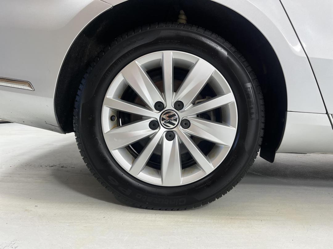 Photo '12' of Volkswagen Passat