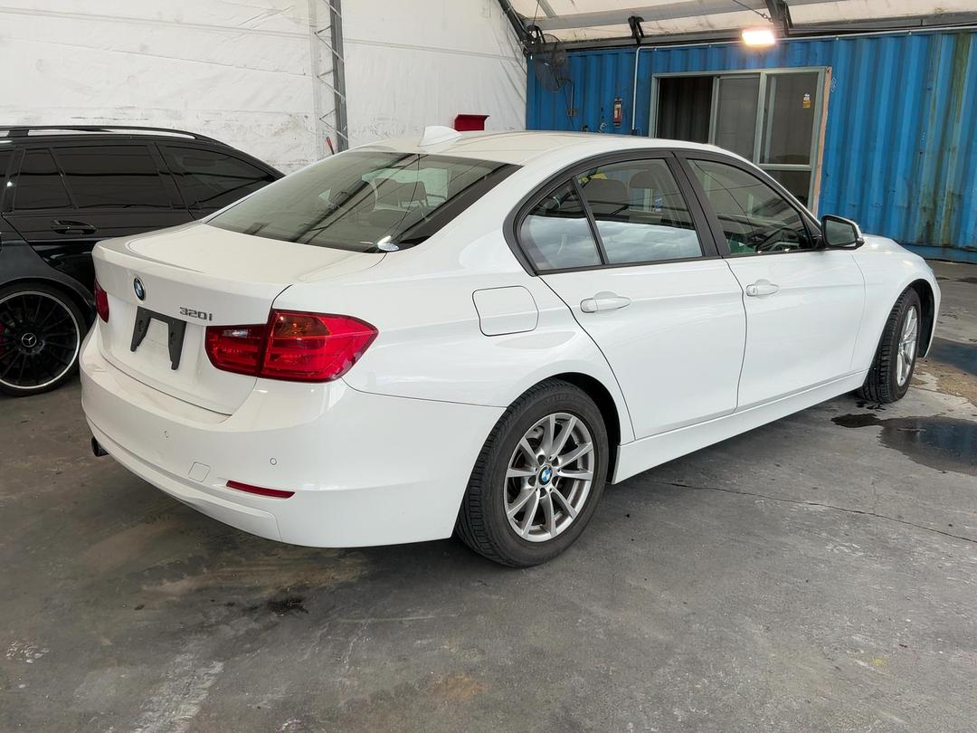 Photo '15' of BMW 3 Series 320I Photo '15' of BMW 3 Series 320I
