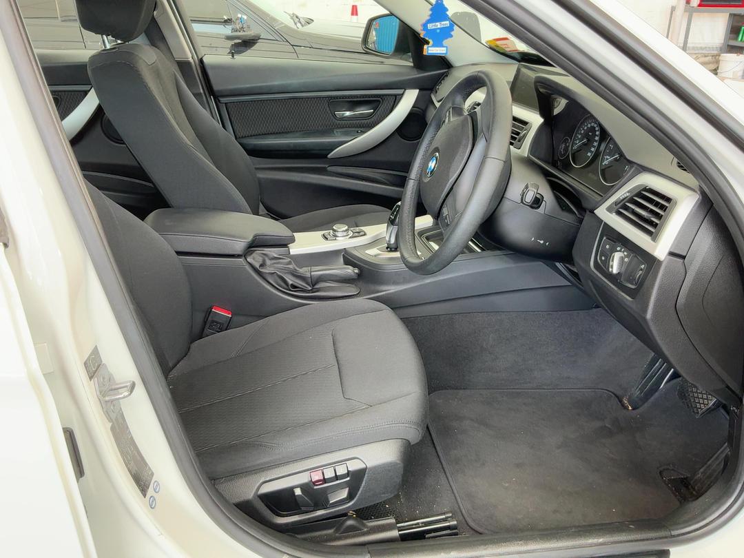 Photo '17' of BMW 3 Series 320I Photo '17' of BMW 3 Series 320I