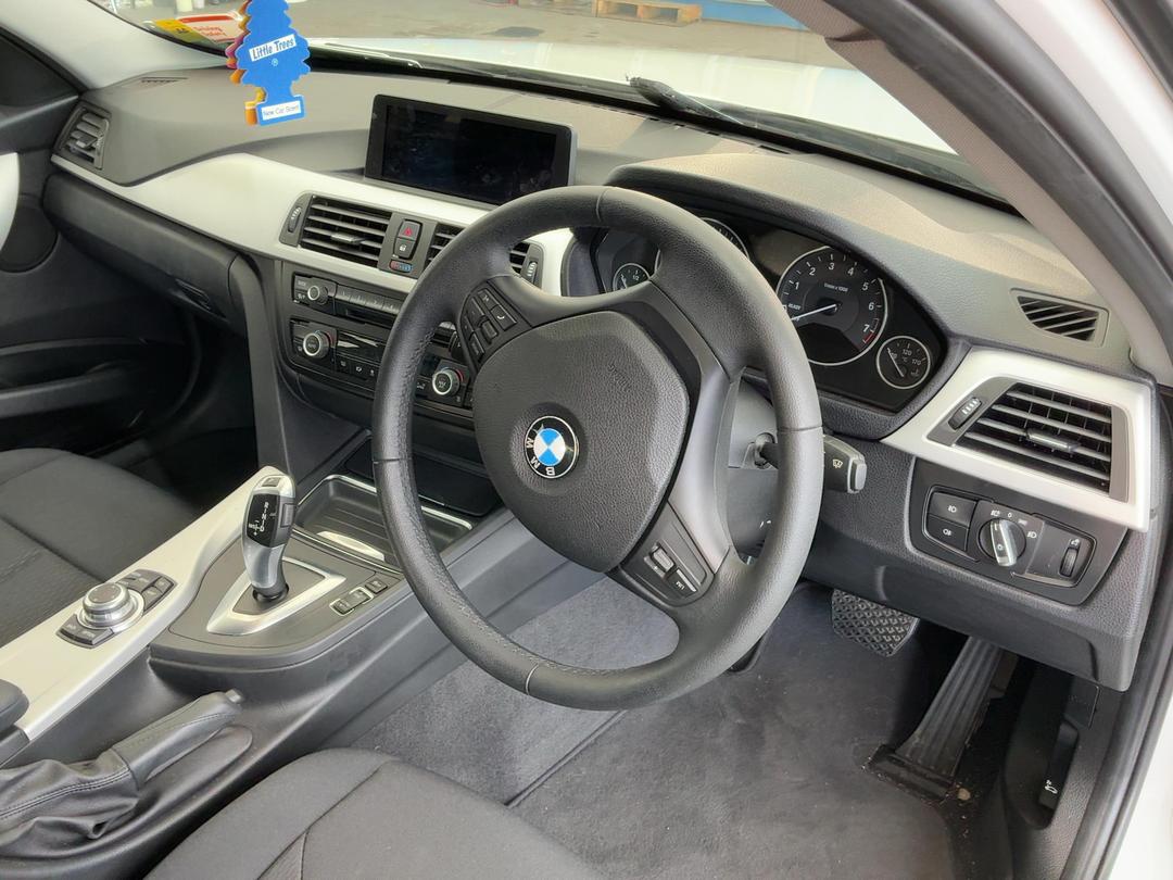 Photo '18' of BMW 3 Series 320I Photo '18' of BMW 3 Series 320I
