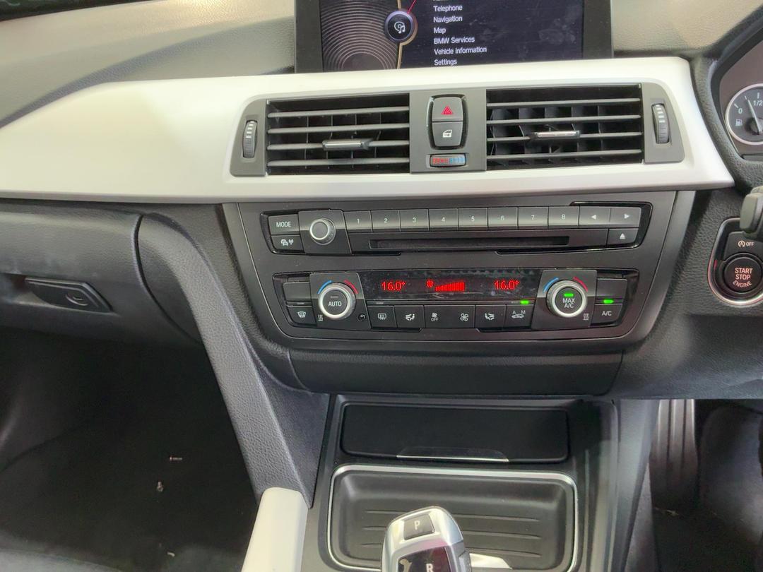 Photo '21' of BMW 3 Series 320I Photo '21' of BMW 3 Series 320I