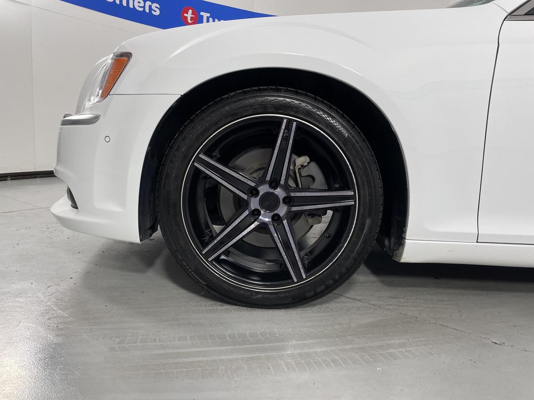 Photo '10' of Chrysler 300C