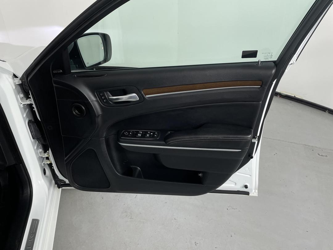 Photo '15' of Chrysler 300C