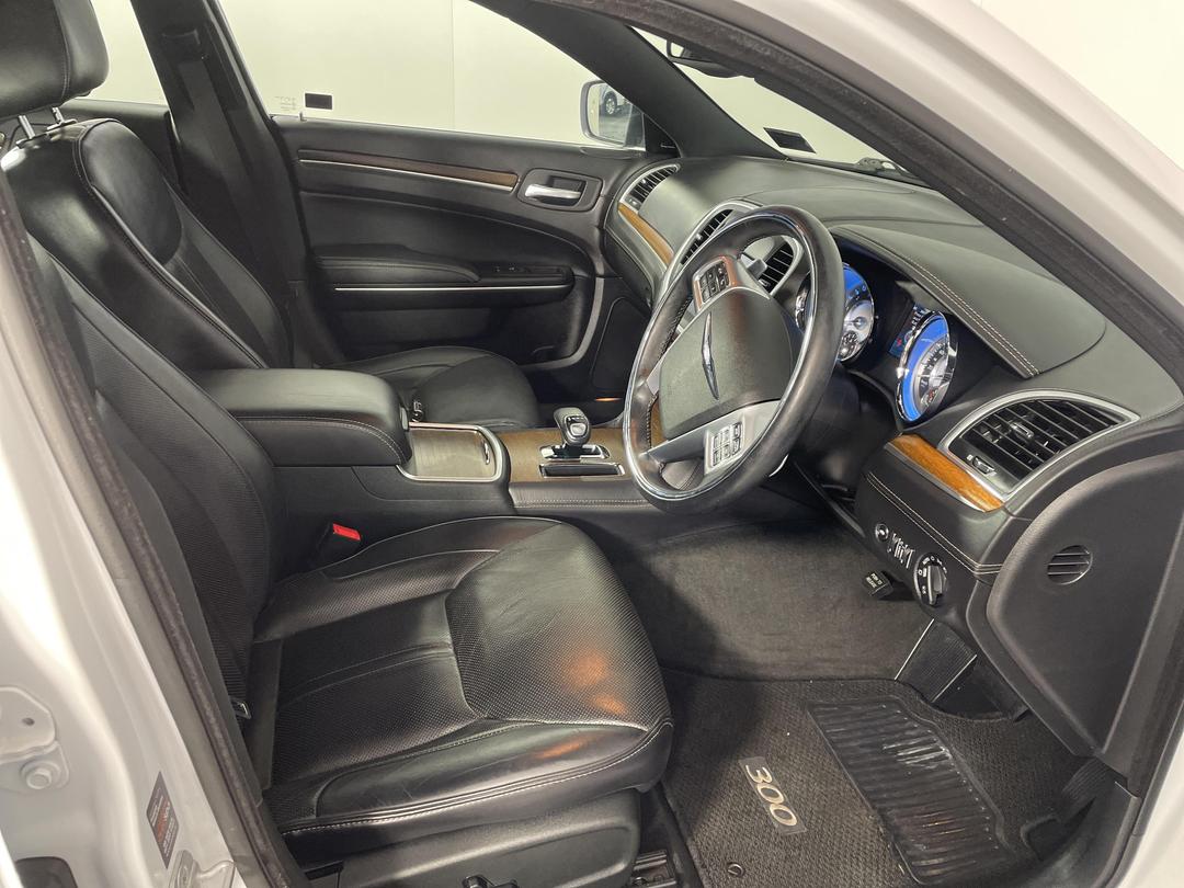 Photo '16' of Chrysler 300C