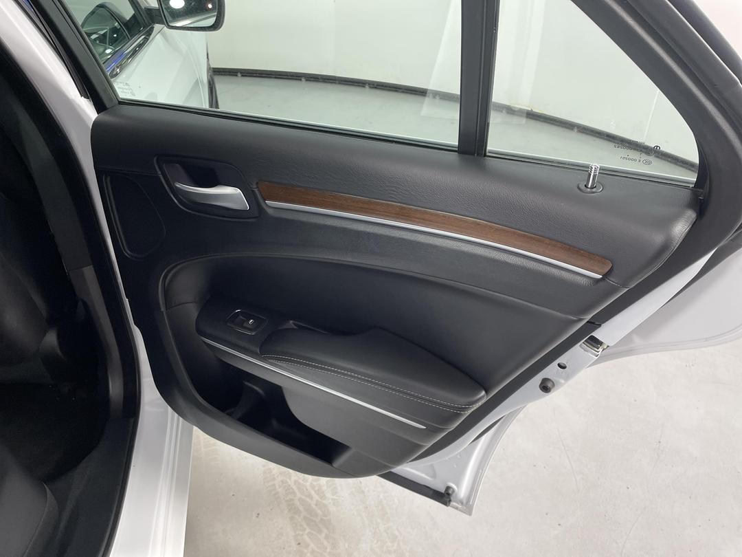 Photo '19' of Chrysler 300C