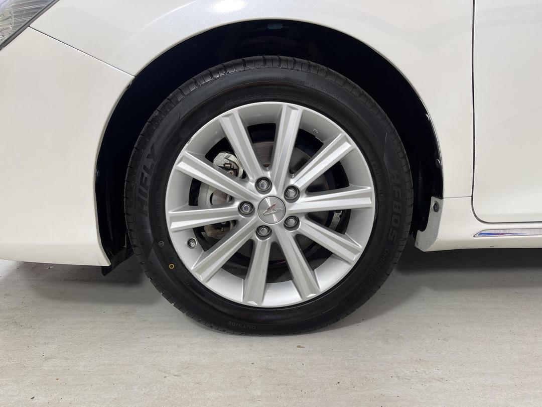 Photo '10' of Daihatsu Altis