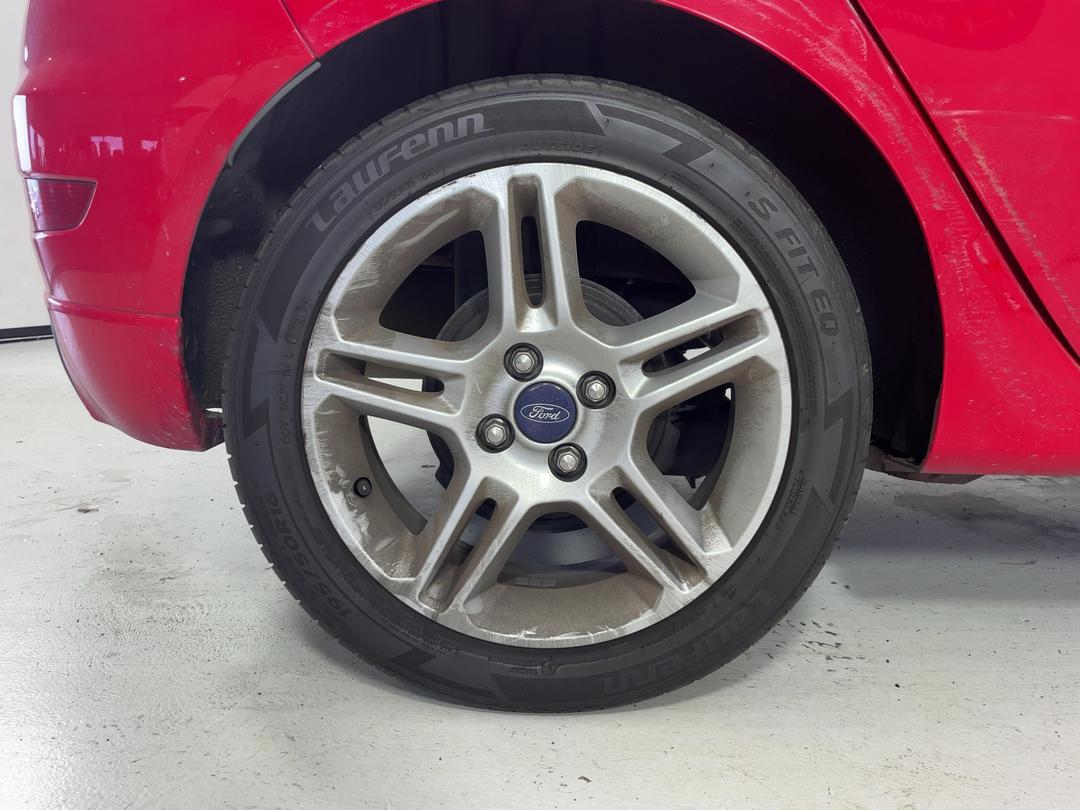 Photo '12' of Ford Fiesta