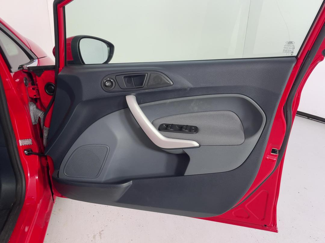 Photo '15' of Ford Fiesta
