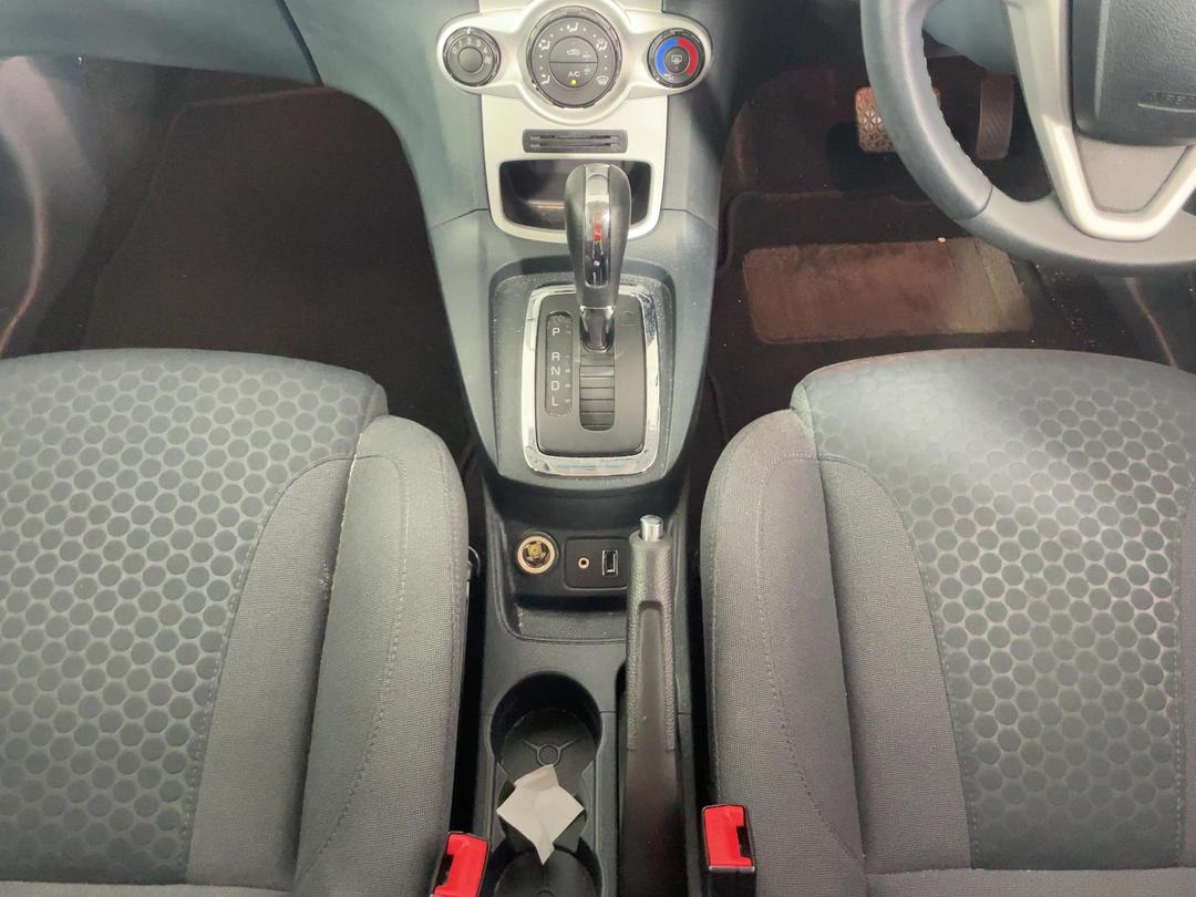 Photo '18' of Ford Fiesta