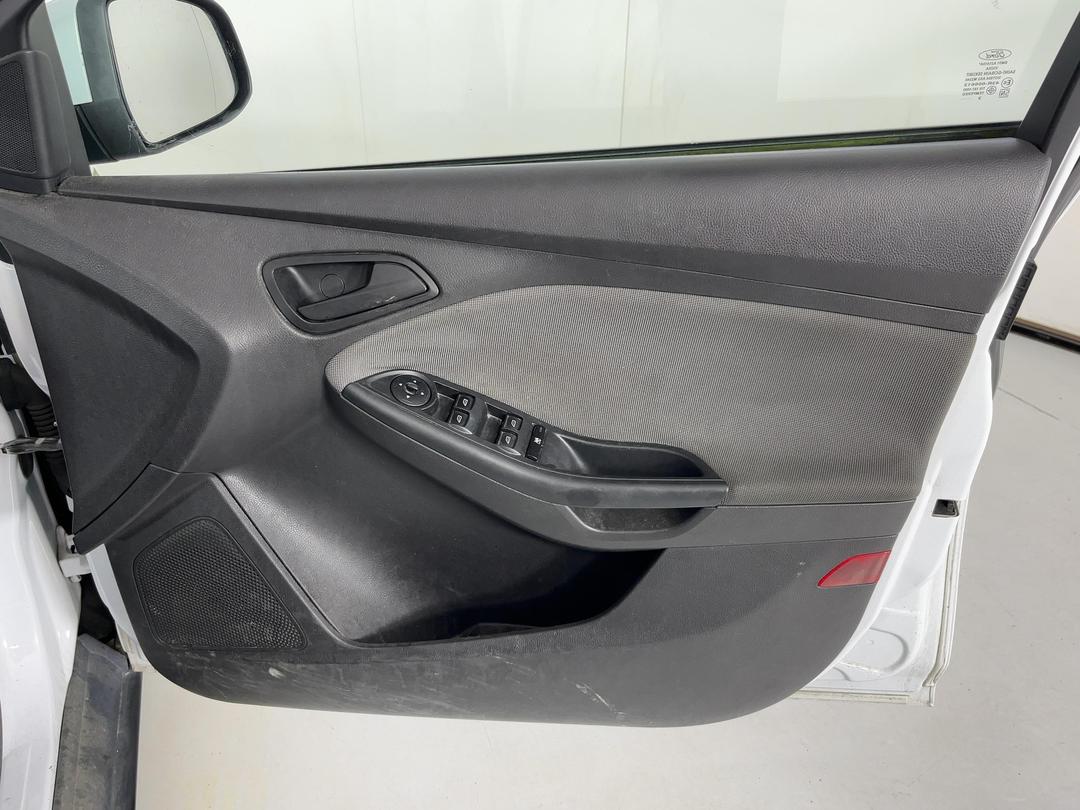 Photo '15' of Ford Focus