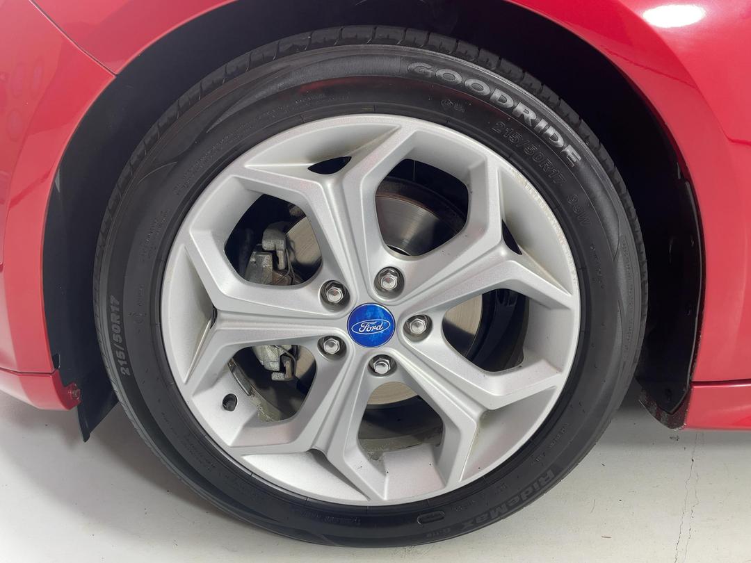 Photo '10' of Ford Focus