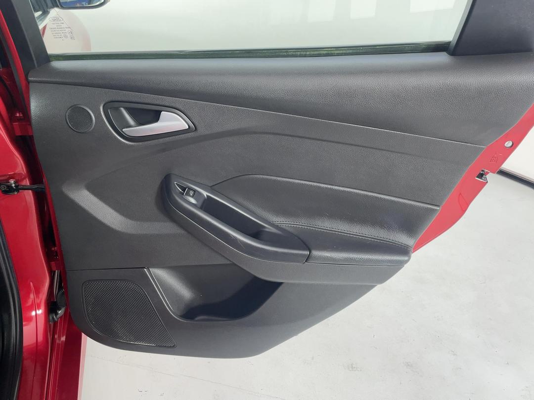 Photo '19' of Ford Focus