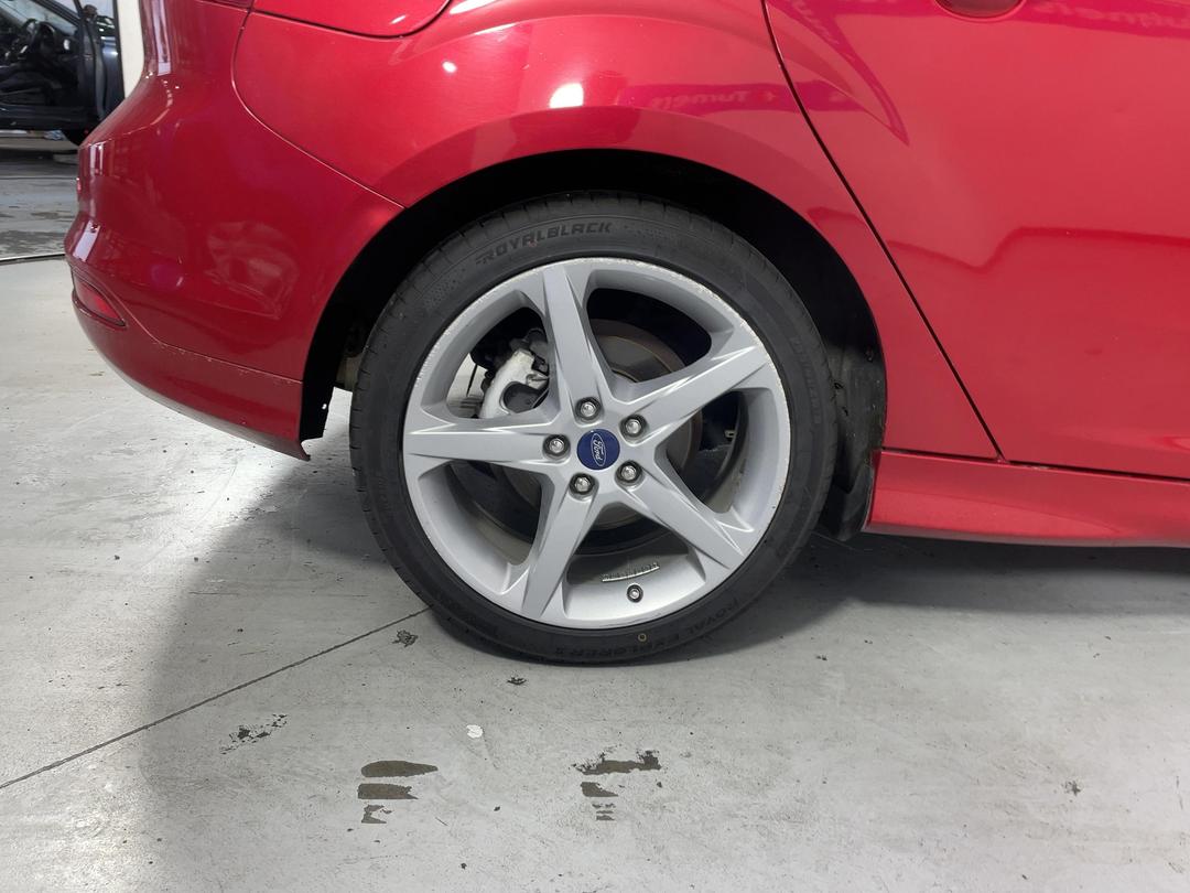 Photo '12' of Ford Focus