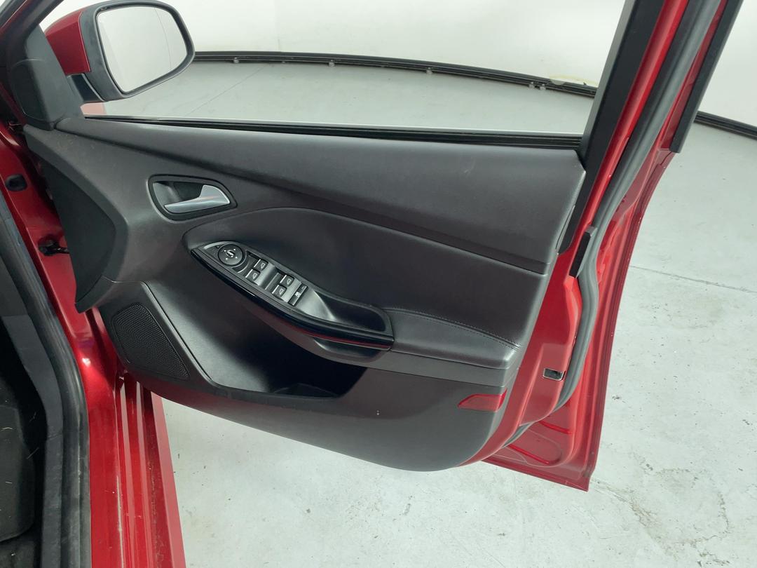 Photo '15' of Ford Focus