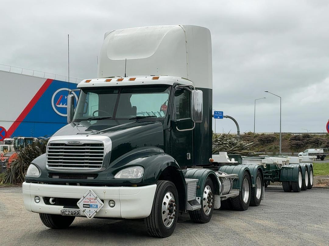 Photo '14' of Freightliner Columbia 112 TRA Truck & Trailer Combination Tractor Unit