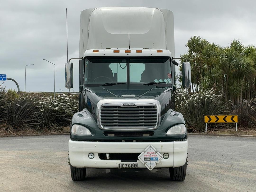 Photo '15' of Freightliner Columbia 112 TRA Truck & Trailer Combination Tractor Unit
