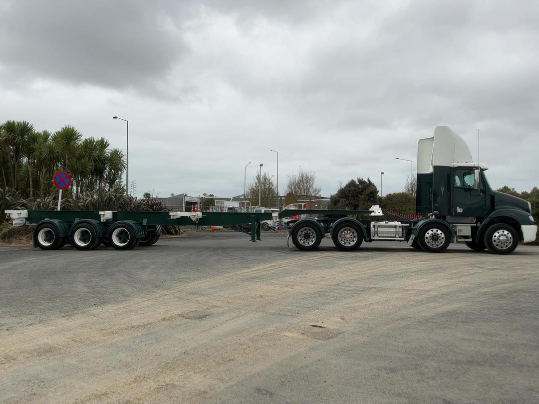 Photo '13' of Freightliner Columbia 112 TRA Truck & Trailer Combination Tractor Unit