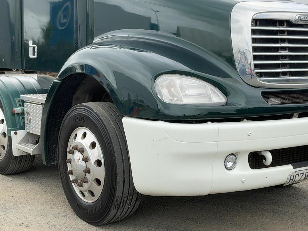 Photo '26' of Freightliner Columbia 112 TRA Truck & Trailer Combination Tractor Unit