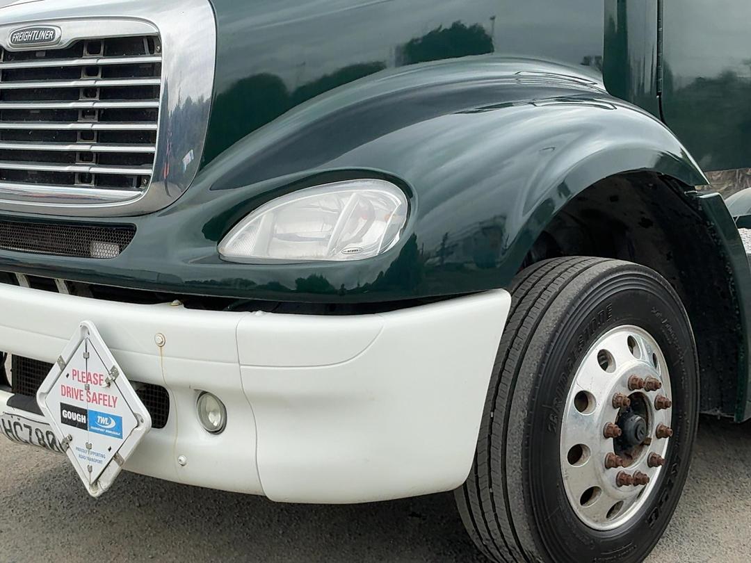 Photo '27' of Freightliner Columbia 112 TRA Truck & Trailer Combination Tractor Unit