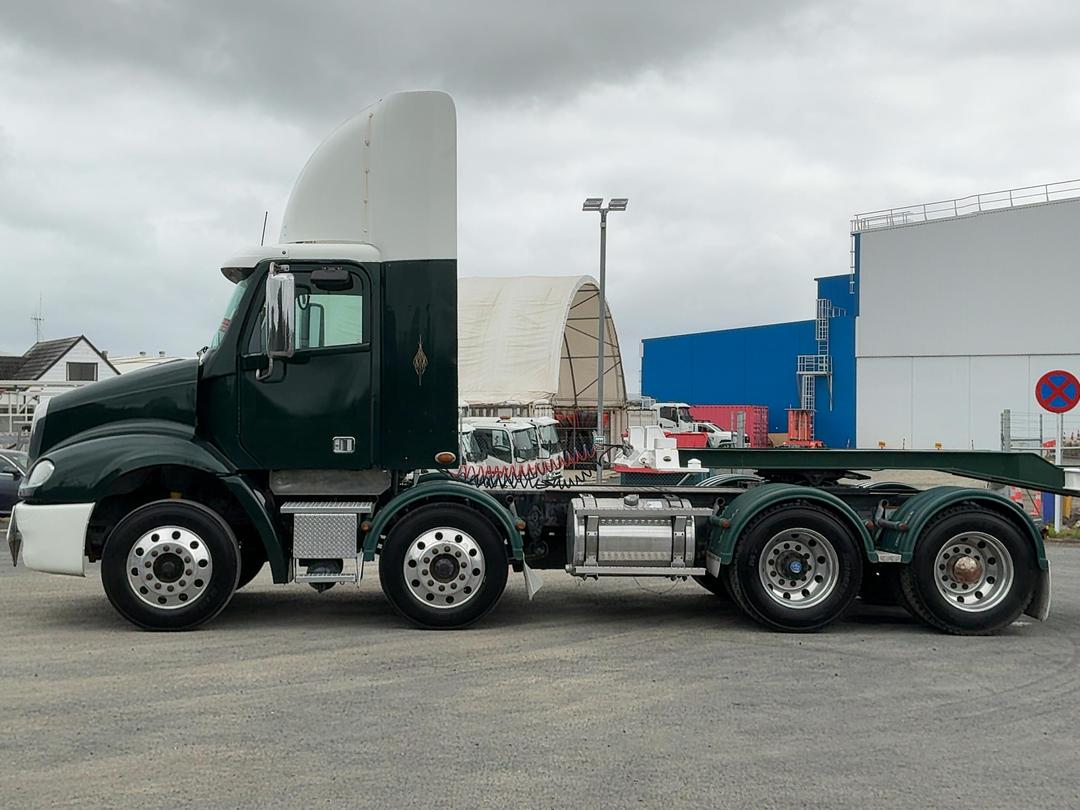 Photo '12' of Freightliner Columbia 112 TRA Truck & Trailer Combination Tractor Unit
