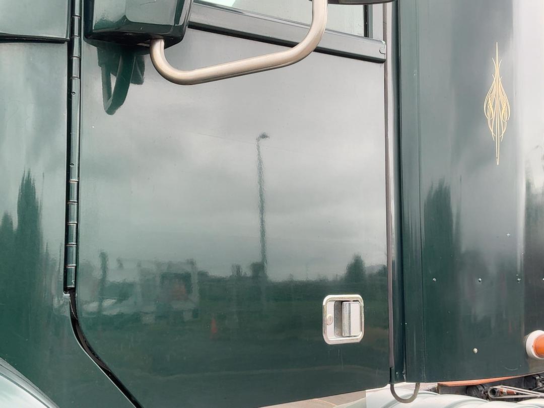 Photo '28' of Freightliner Columbia 112 TRA Truck & Trailer Combination Tractor Unit