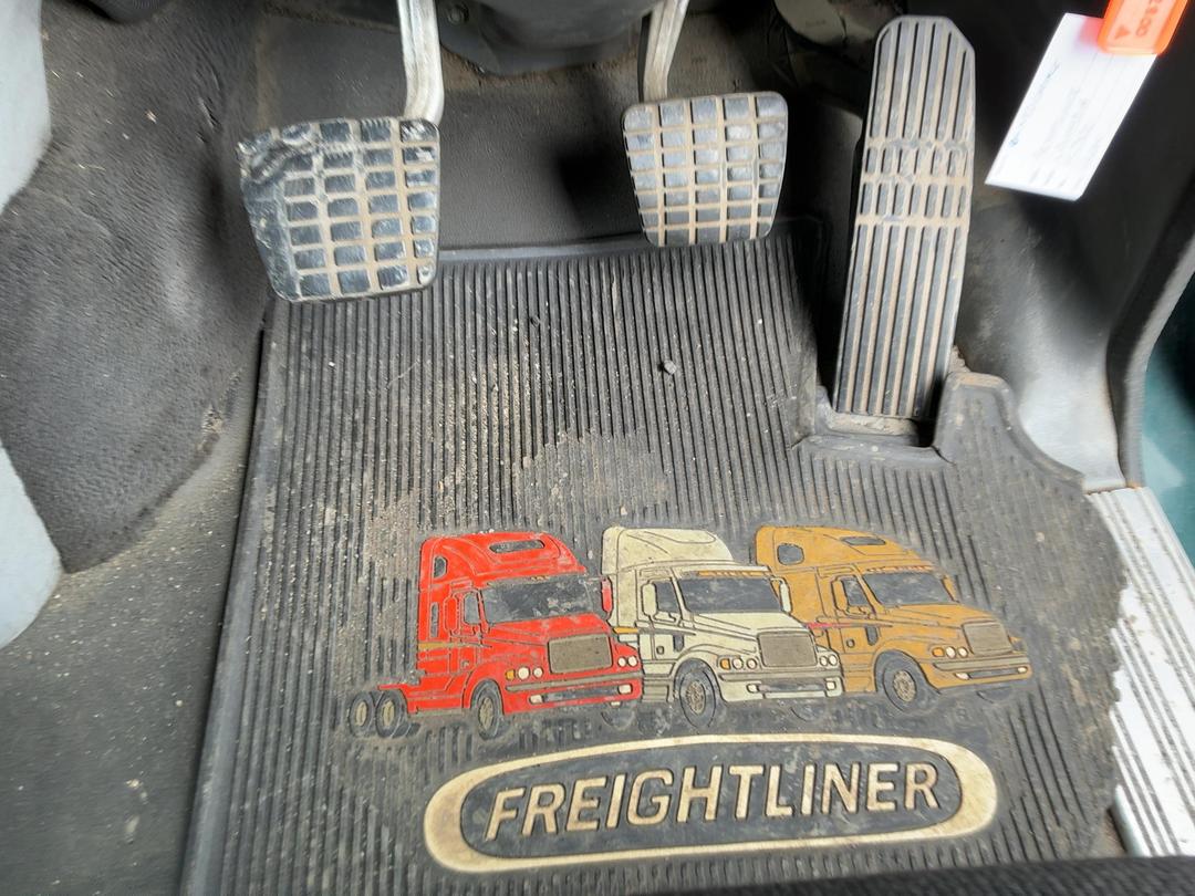 Photo '22' of Freightliner Columbia 112 TRA Truck & Trailer Combination Tractor Unit