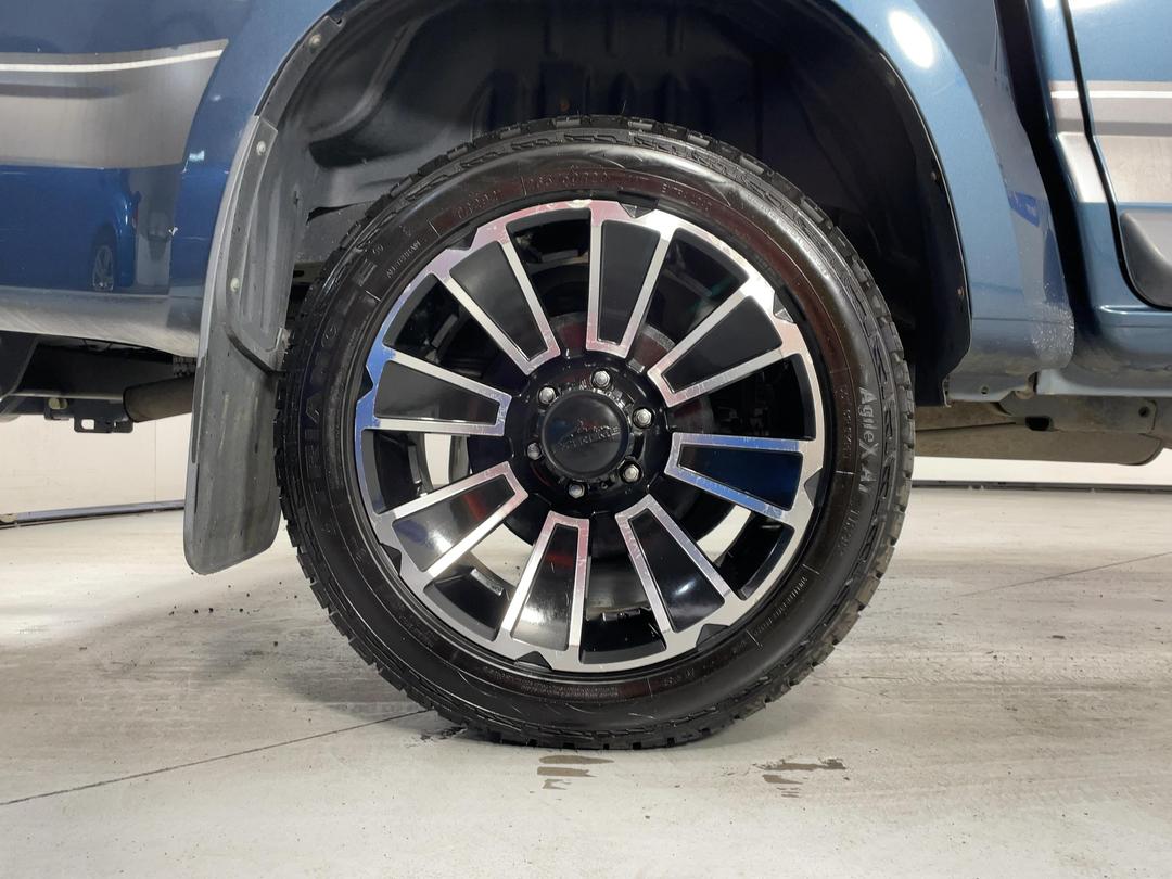Photo '12' of Holden Colorado