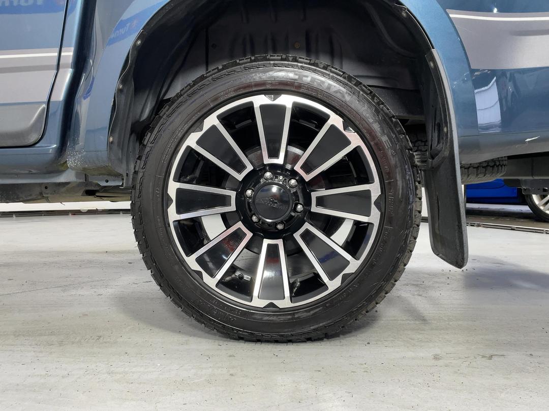 Photo '11' of Holden Colorado