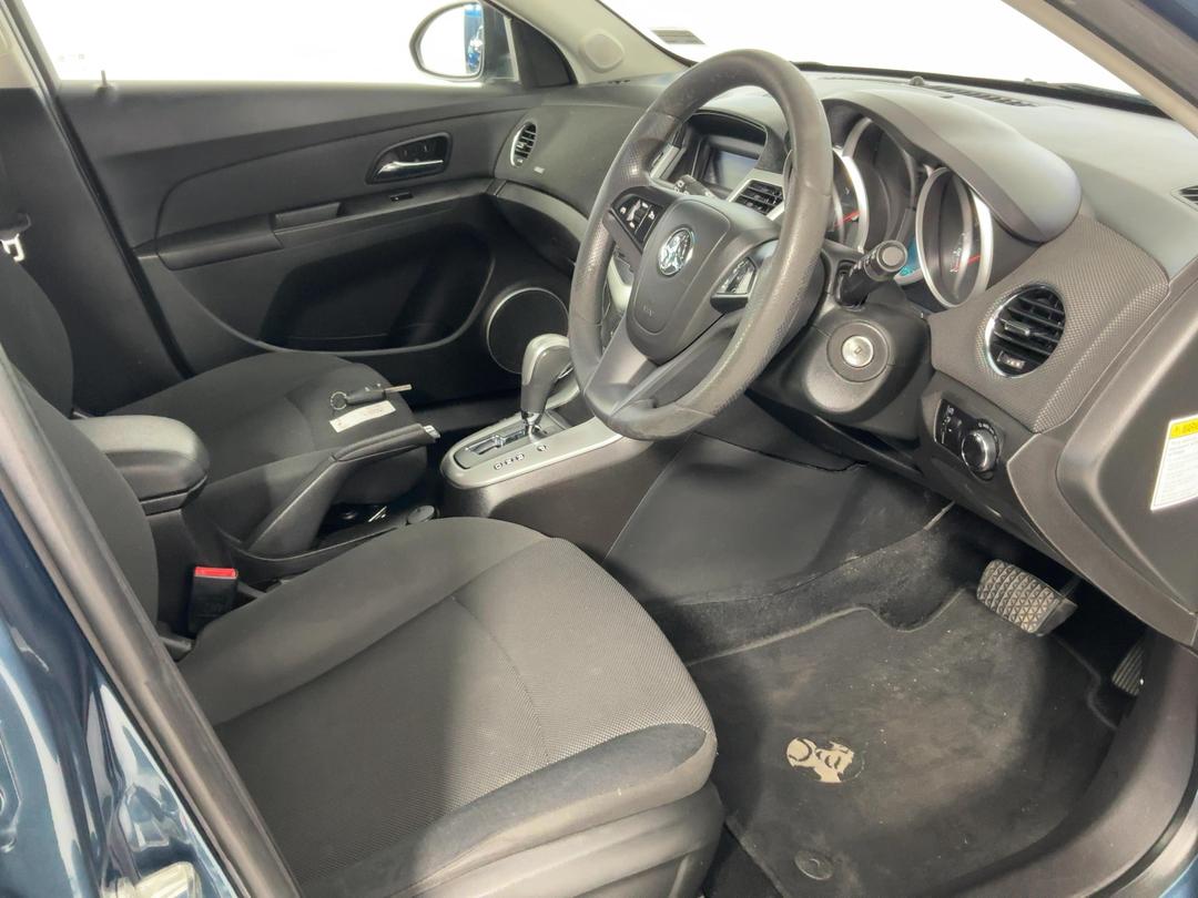 Photo '16' of Holden Cruze