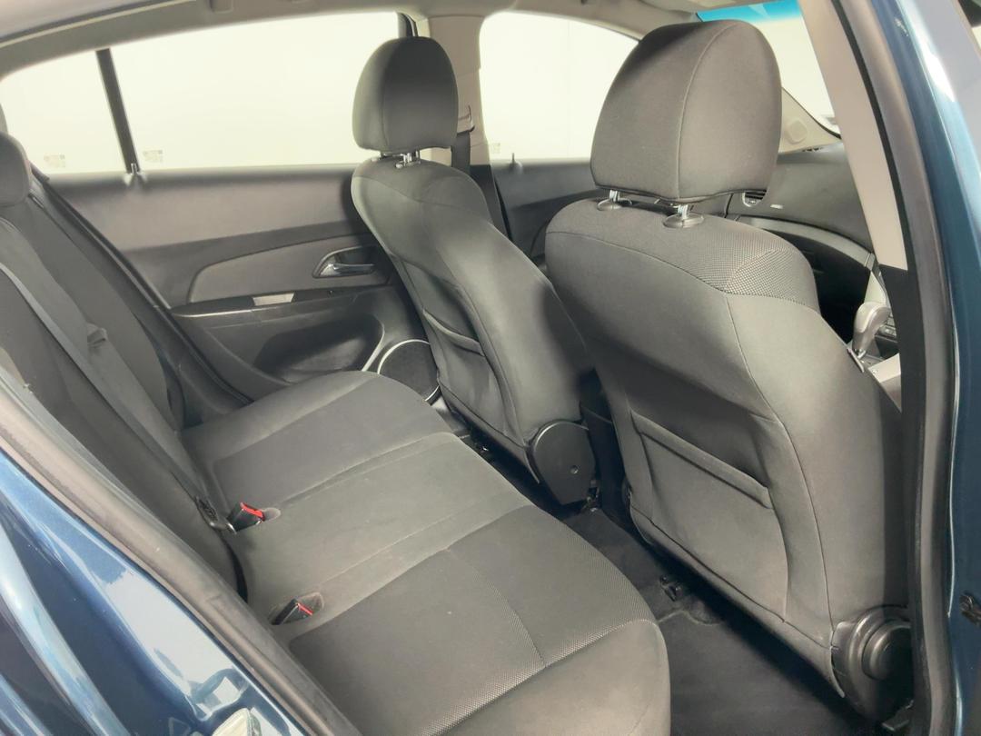 Photo '20' of Holden Cruze