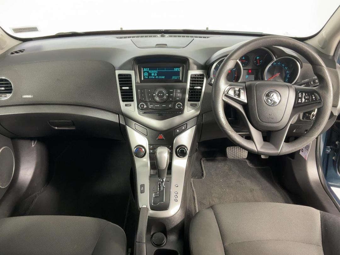 Photo '17' of Holden Cruze
