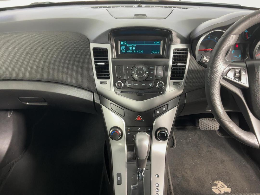 Photo '18' of Holden Cruze