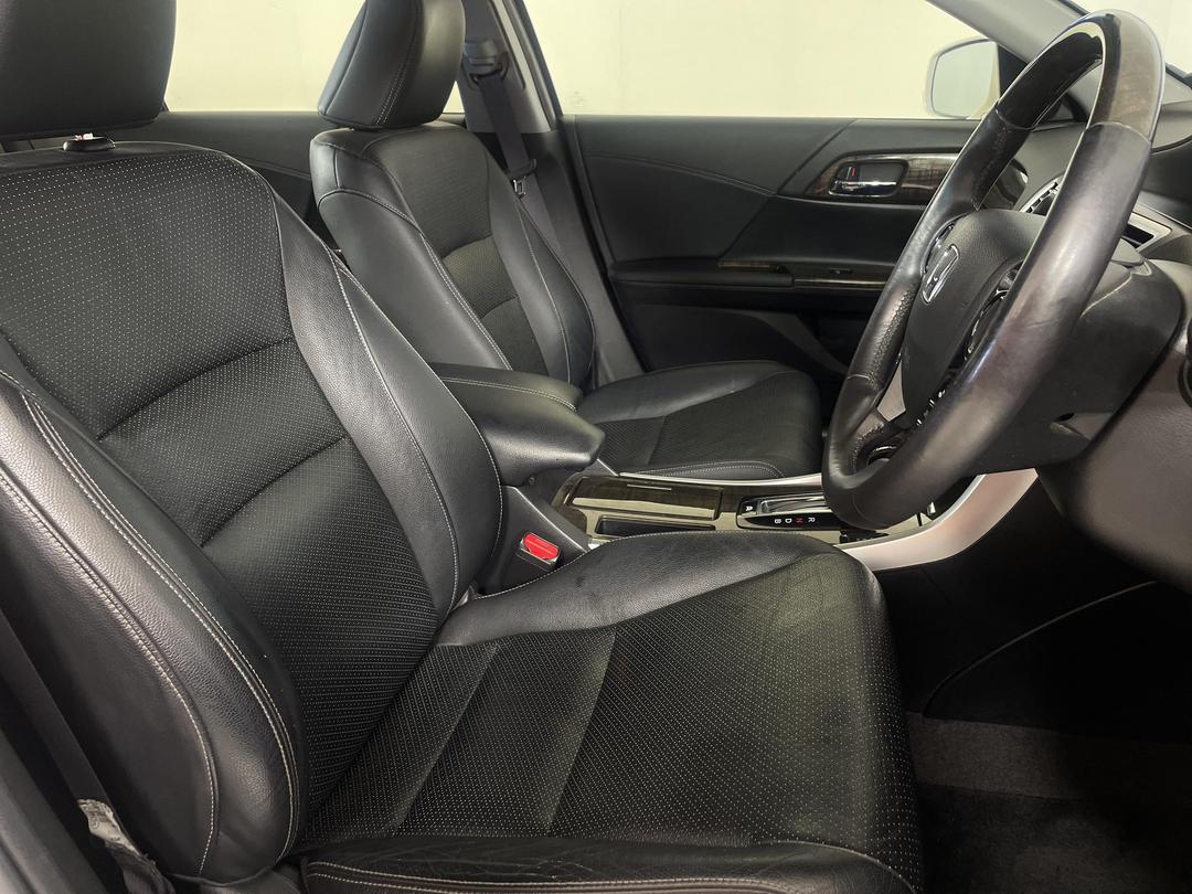 Photo '16' of Honda Accord