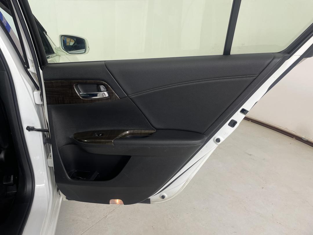 Photo '19' of Honda Accord