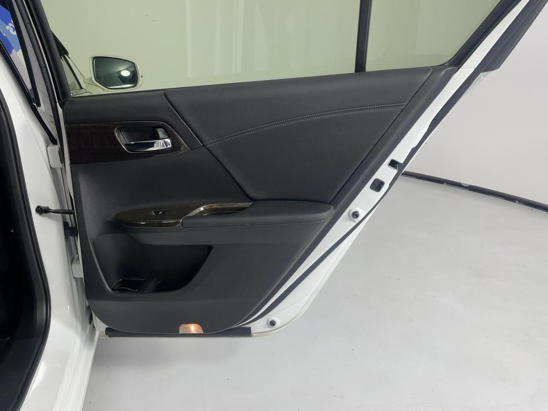 Photo '19' of Honda Accord