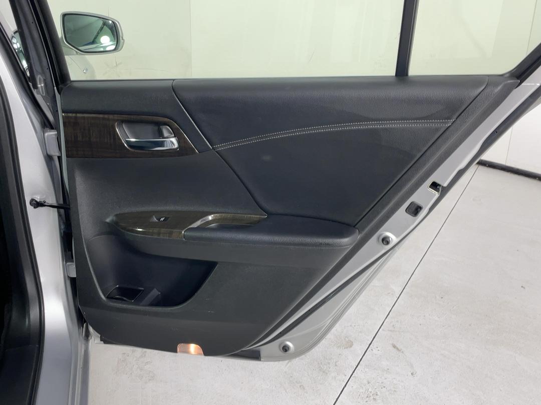 Photo '19' of Honda Accord
