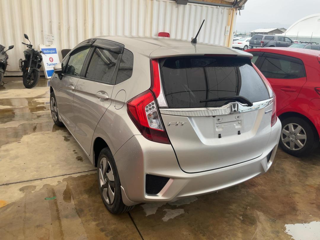 Photo '4' of Honda FIT Hybrid