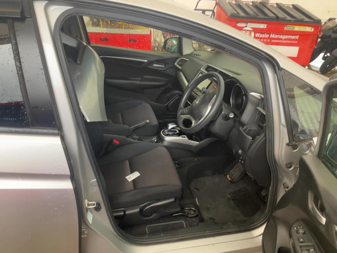 Photo '6' of Honda FIT Hybrid