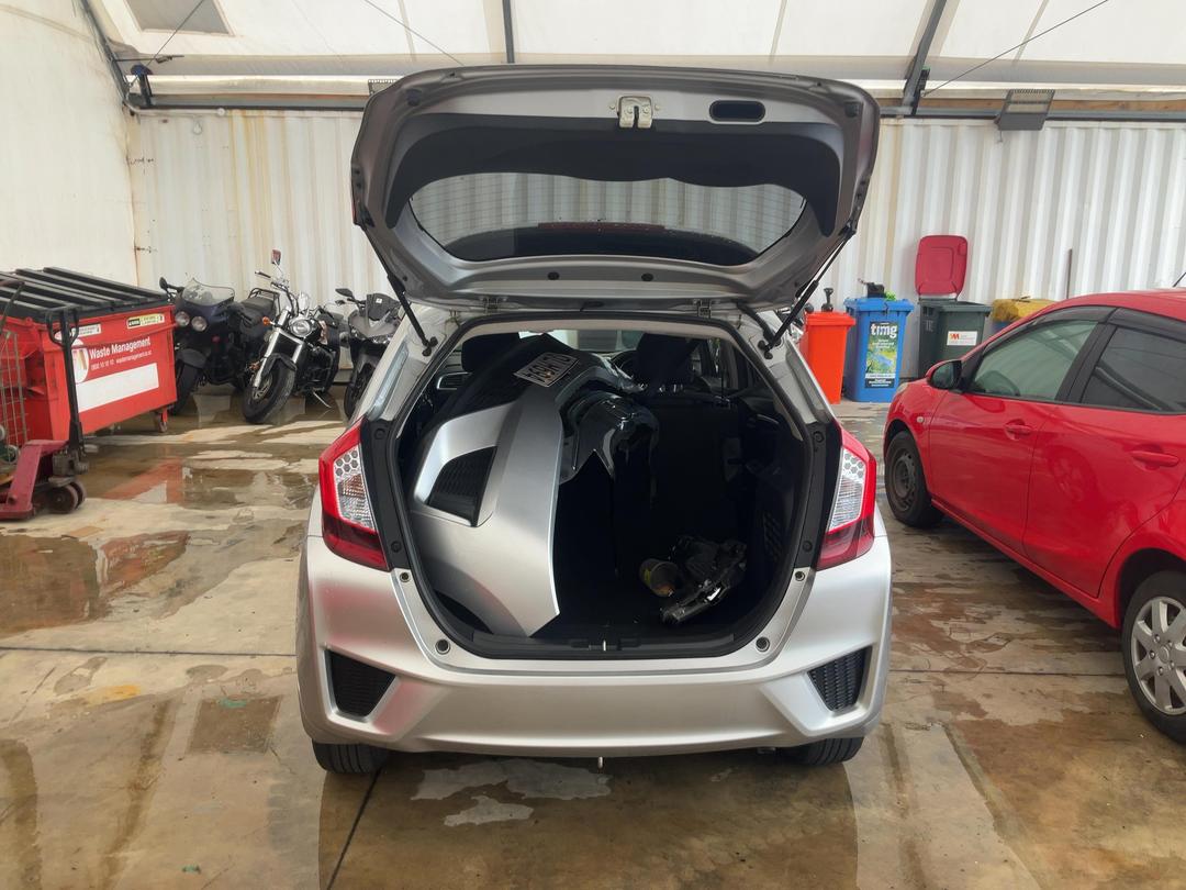 Photo '8' of Honda FIT Hybrid