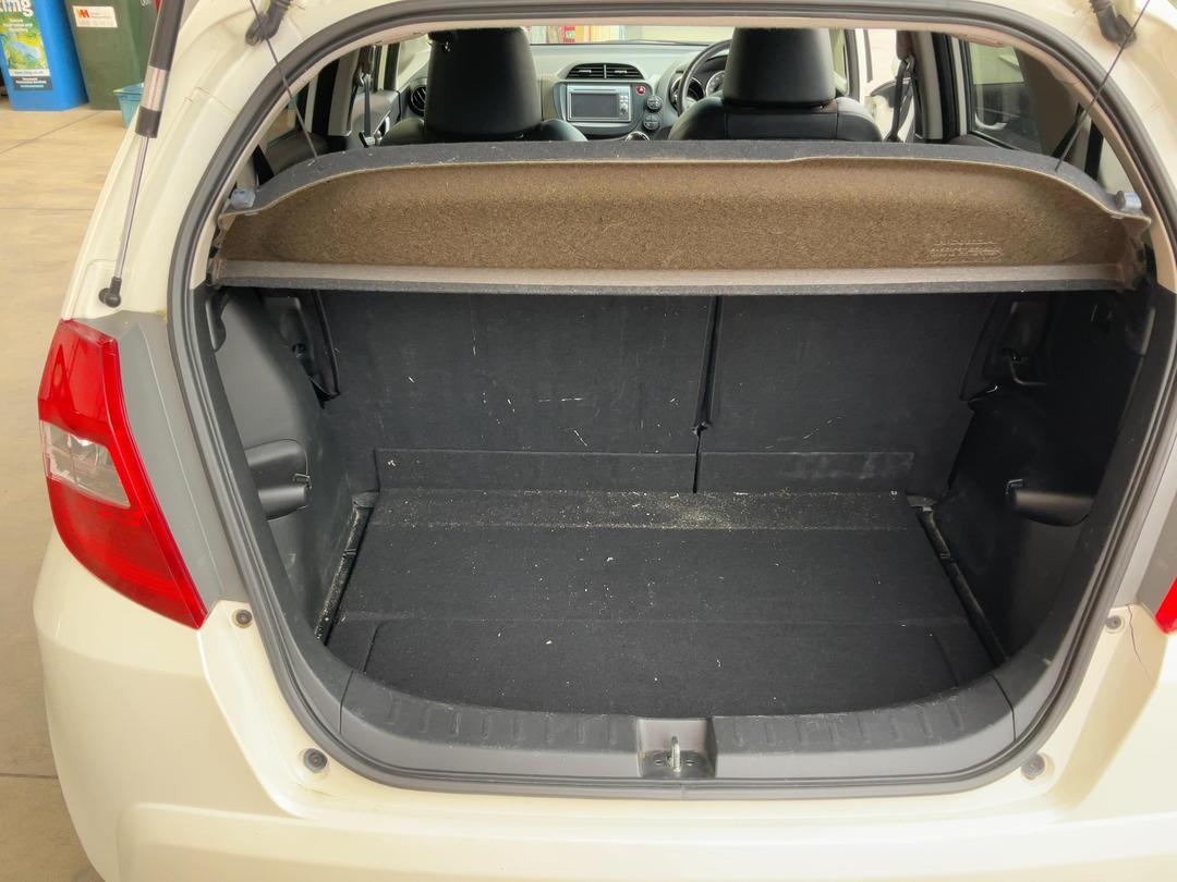 Photo '17' of Honda FIT Photo '17' of Honda FIT