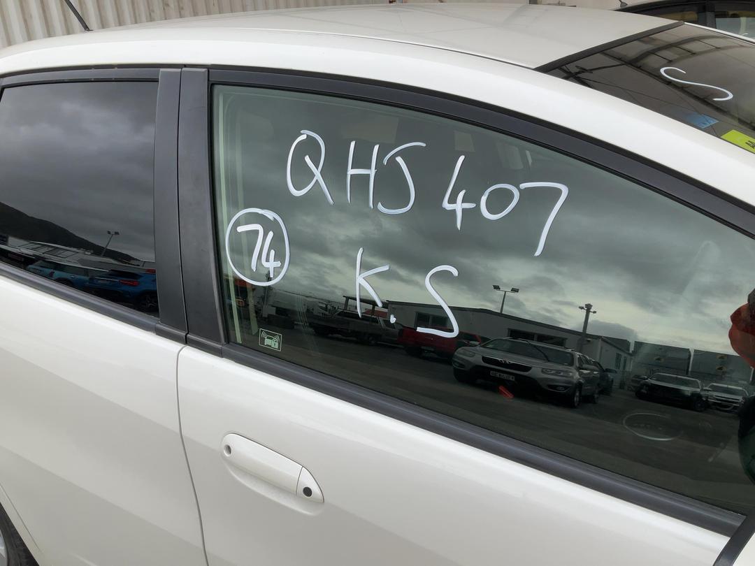 Photo '23' of Honda FIT Photo '23' of Honda FIT