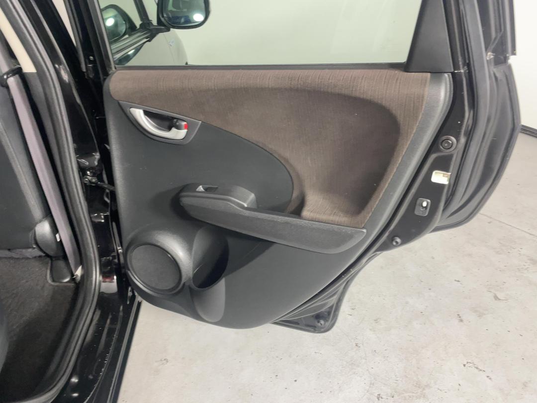 Photo '19' of Honda FIT